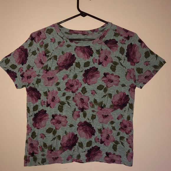 American Eagle Outfitters Tops - American Eagle t-shirt